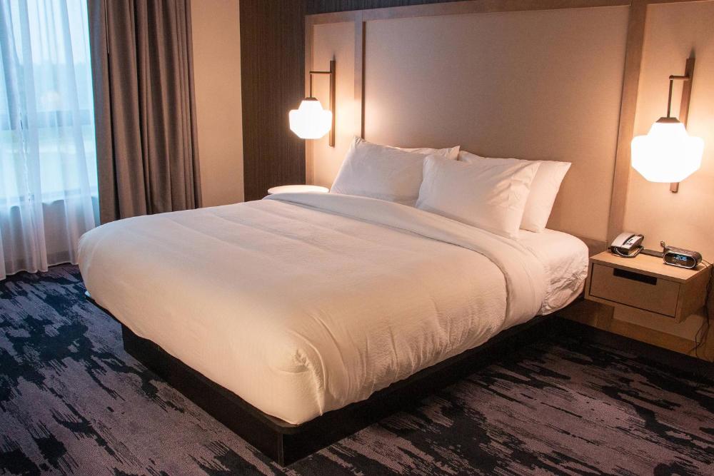 Guest Room, 1 King interior